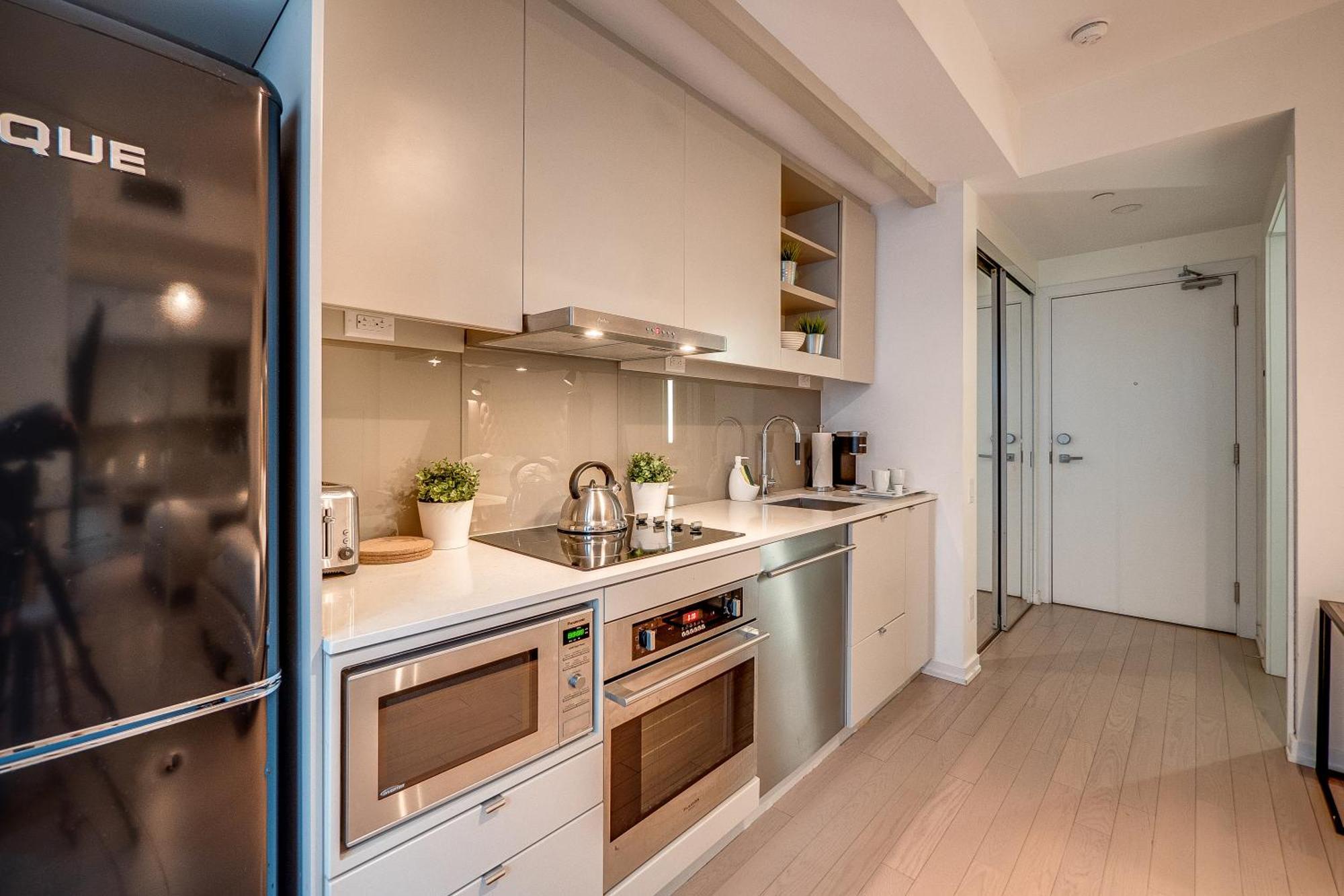 Modern Suite On Peter St - City View Toronto Exterior photo