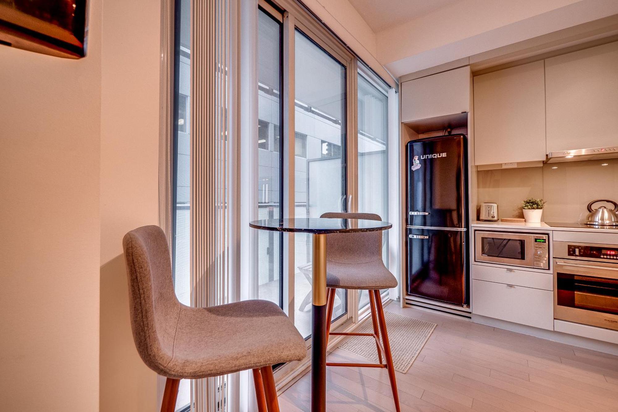 Modern Suite On Peter St - City View Toronto Exterior photo